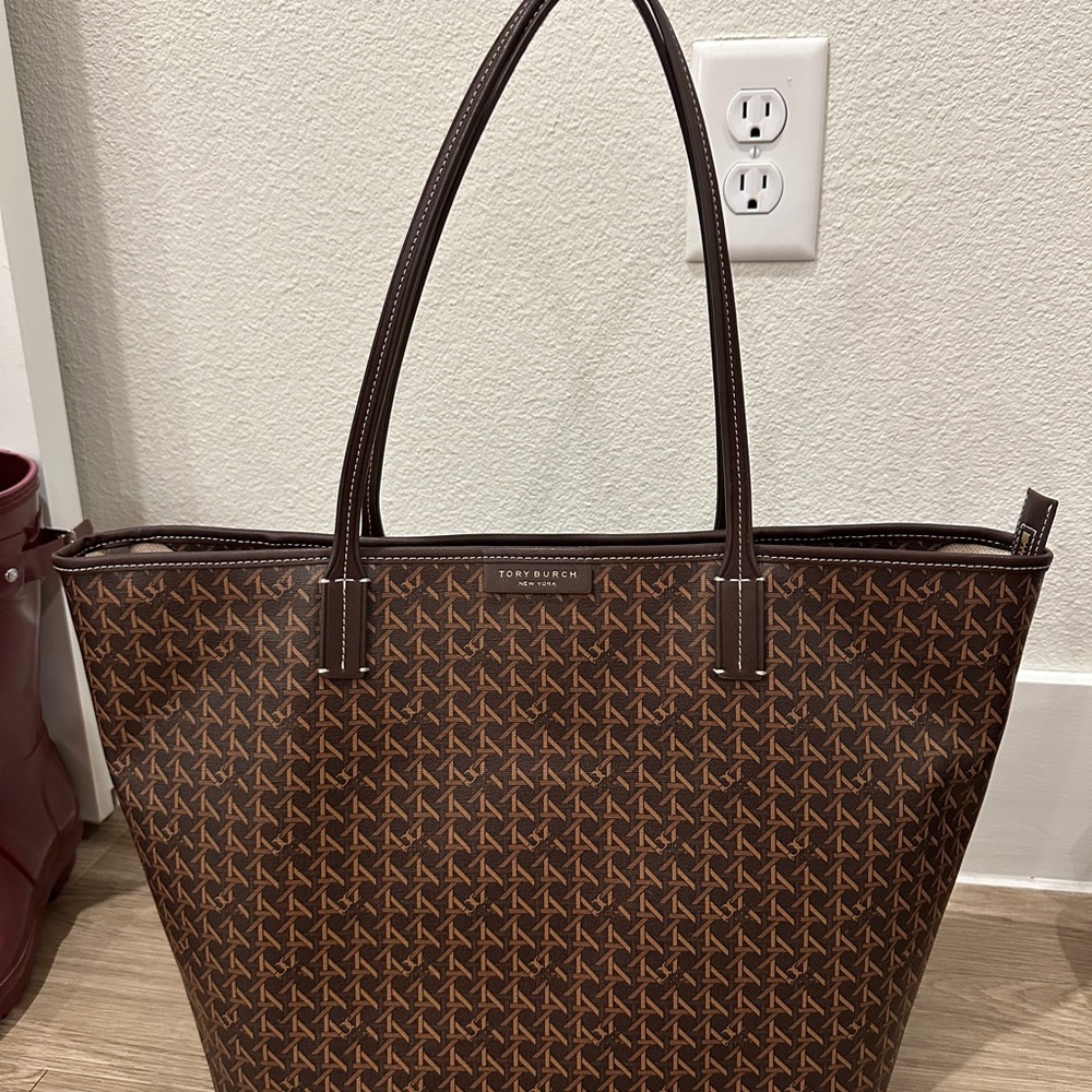Tory Burch Ever-Ready Zip Tote 
Color: Chocolate